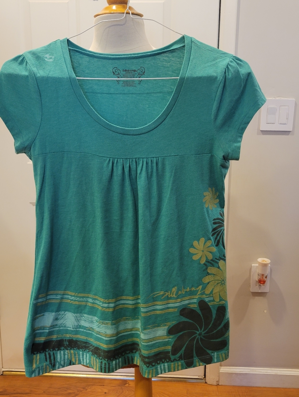 🏖EUC~ BILLABONG VINTAGE Top with Floral Print